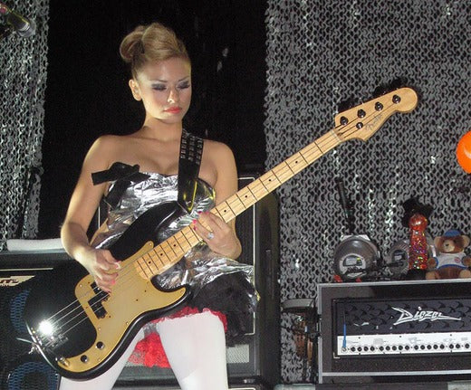 25 Tay Guitar Bass Nữ Xuất Sắc Nhất Mọi Thời Đại