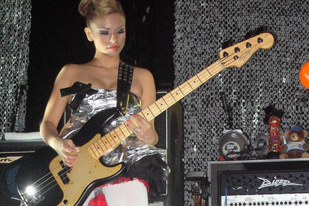 25 Tay Guitar Bass Nữ Xuất Sắc Nhất Mọi Thời Đại