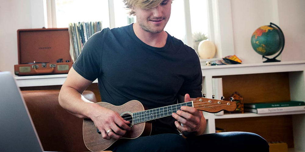 Tư Thế Chơi Đàn Ukulele