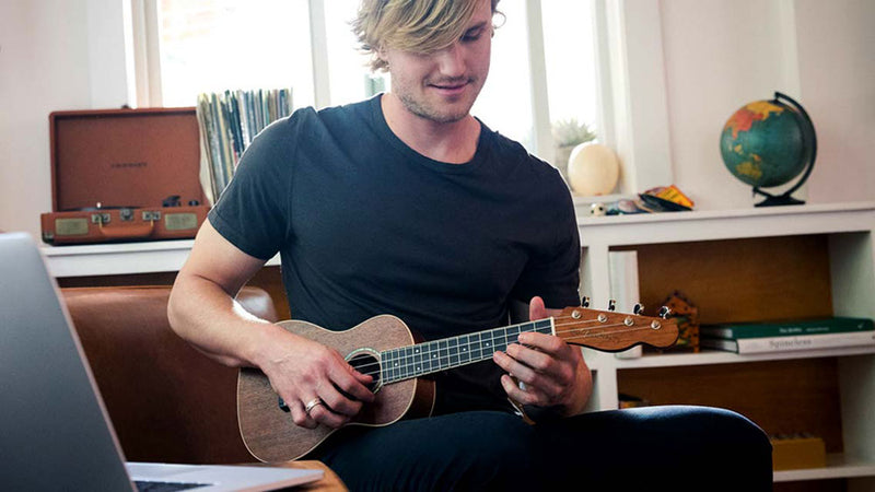 Tư Thế Chơi Đàn Ukulele