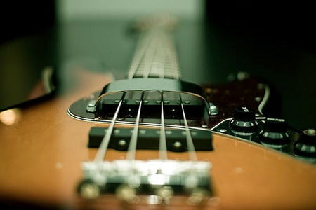 So Sánh Đàn Guitar Bass 4 Dây, 5 Dây và 6 Dây: Những Khác Biệt Cơ Bản