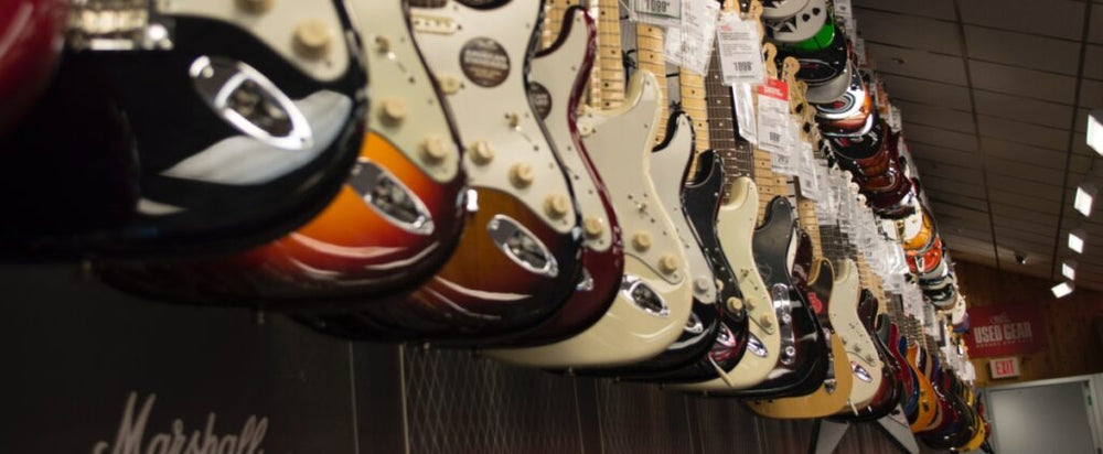 dan guitar stratocaster gia bao nhieu