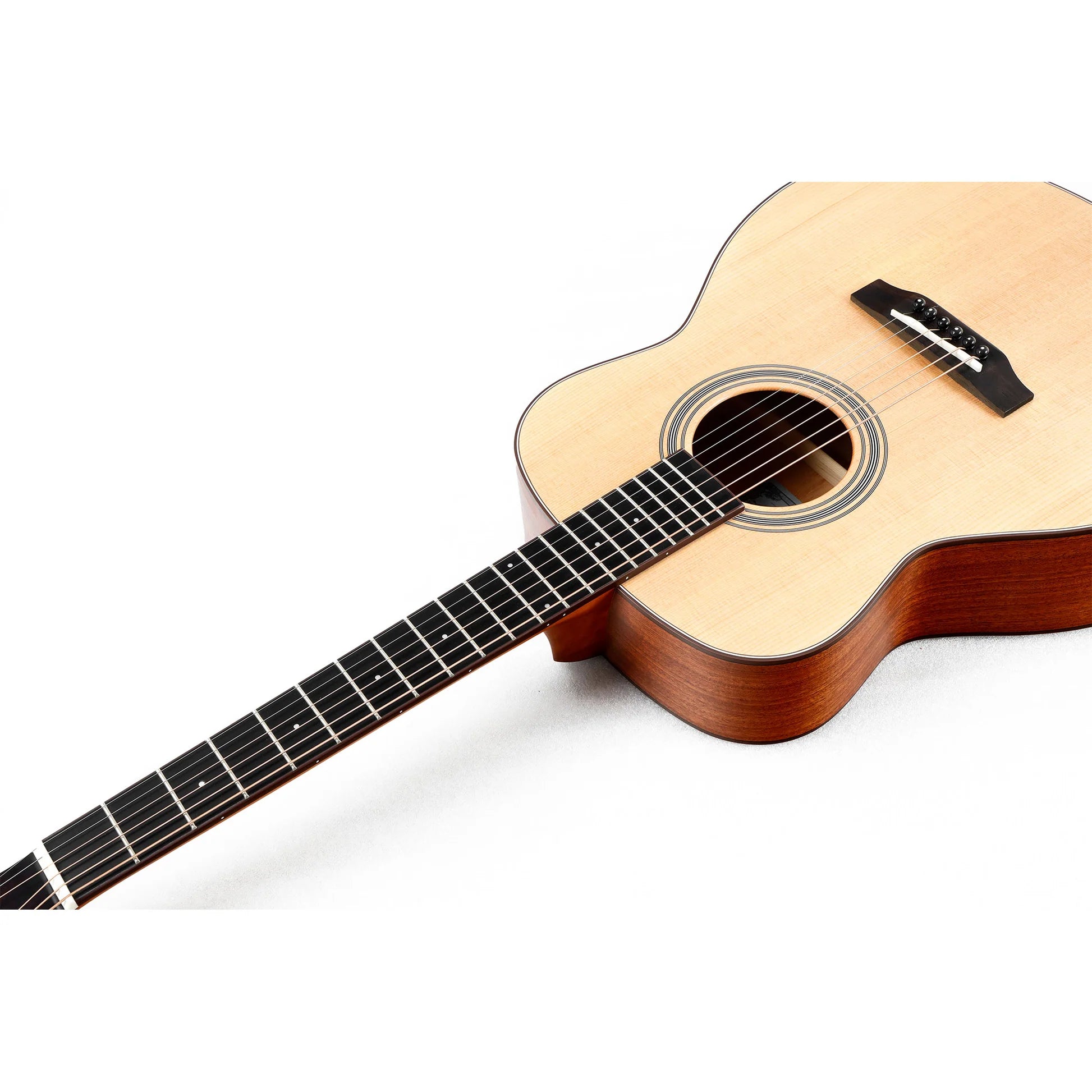Đàn Guitar Acoustic Saga GS700E