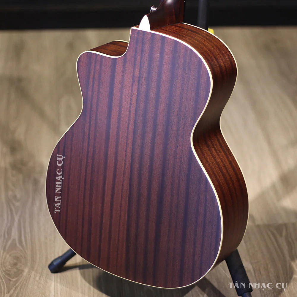 Đàn Guitar Acoustic Saga SF700GC