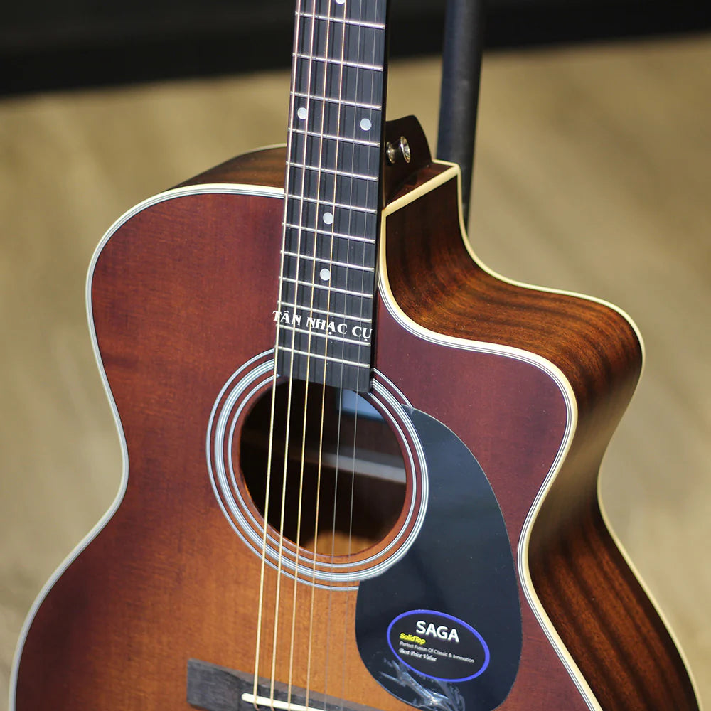 Đàn Guitar Acoustic Saga SF700GC