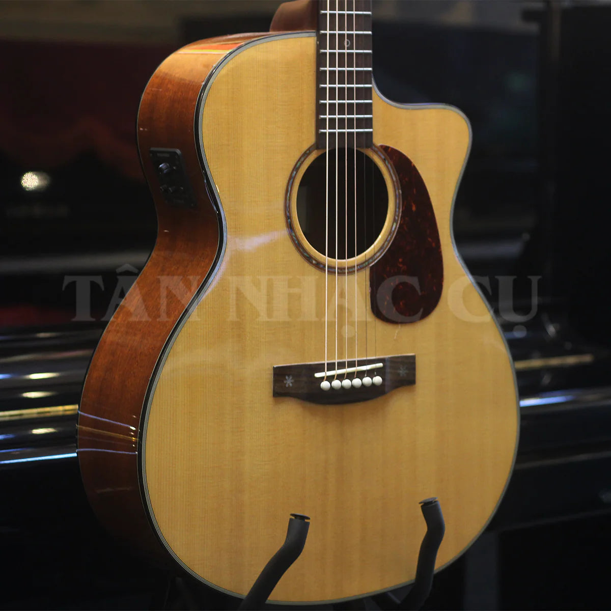 Đàn Guitar Acoustic Saga SF830GCE