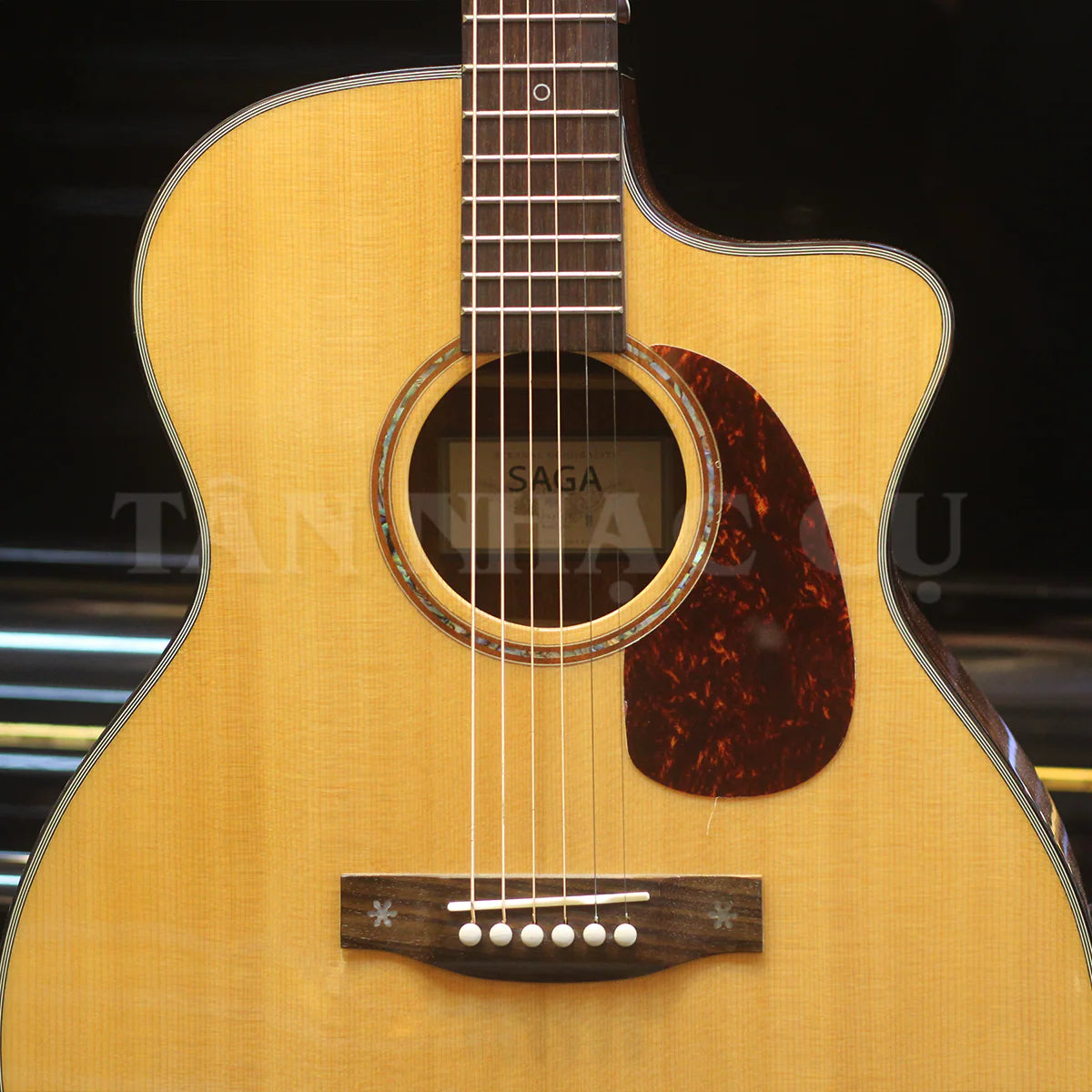 Đàn Guitar Acoustic Saga SF830GCE