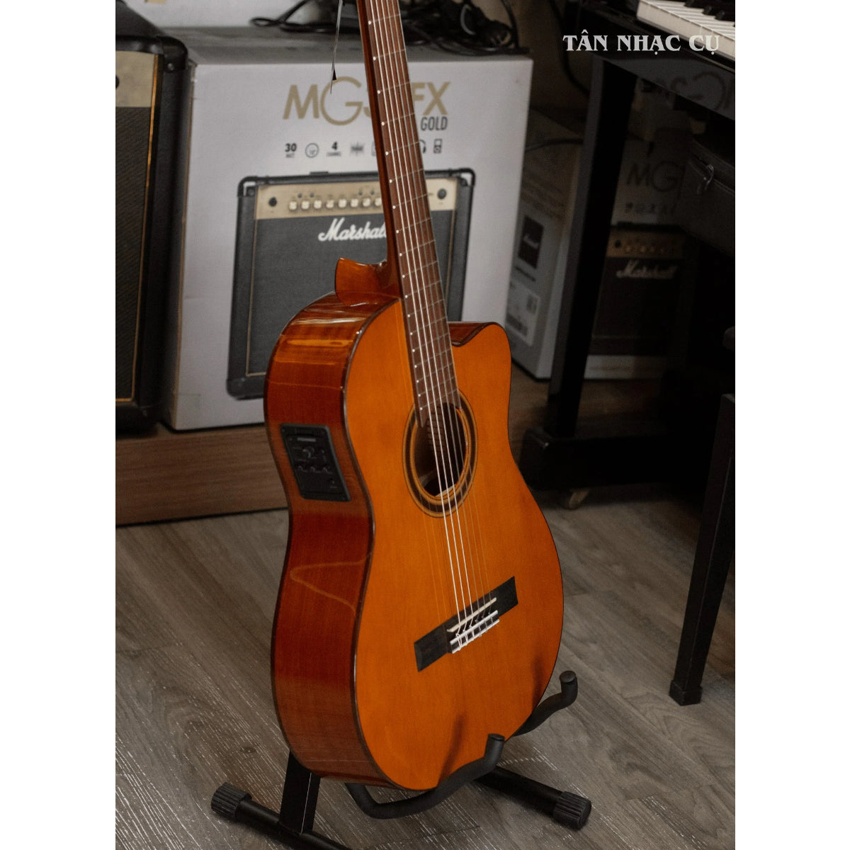 Đàn Guitar Classic Admira Malaga EC
