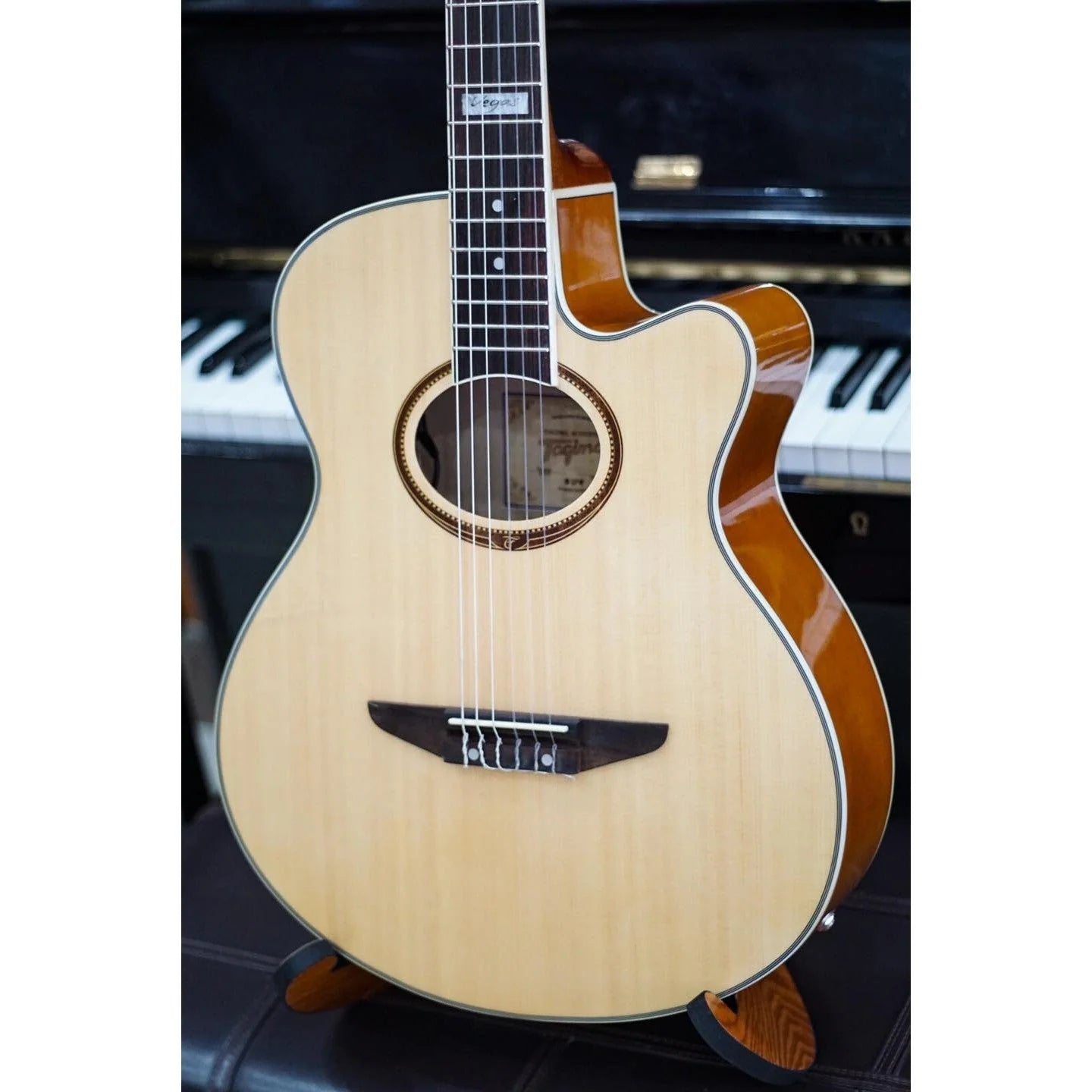 Đàn Guitar Classic Tagima Vegas