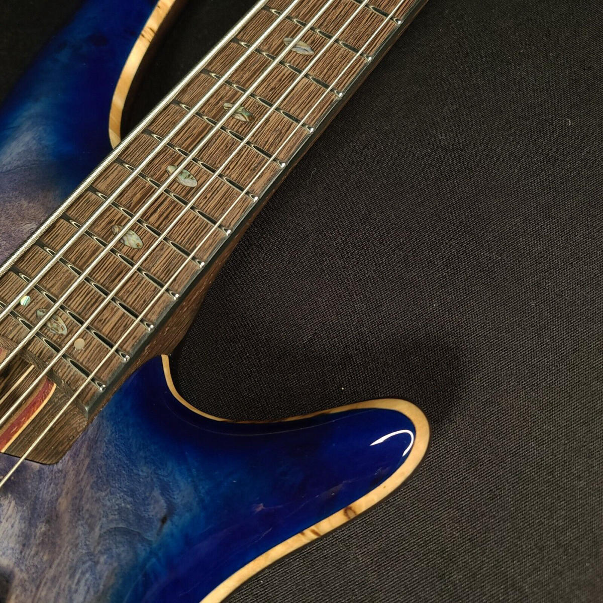 Đàn Guitar Bass 5-Dây Ibanez SR Premium, Ibanez SR2605, Cerulean Blue Burst w/Bag