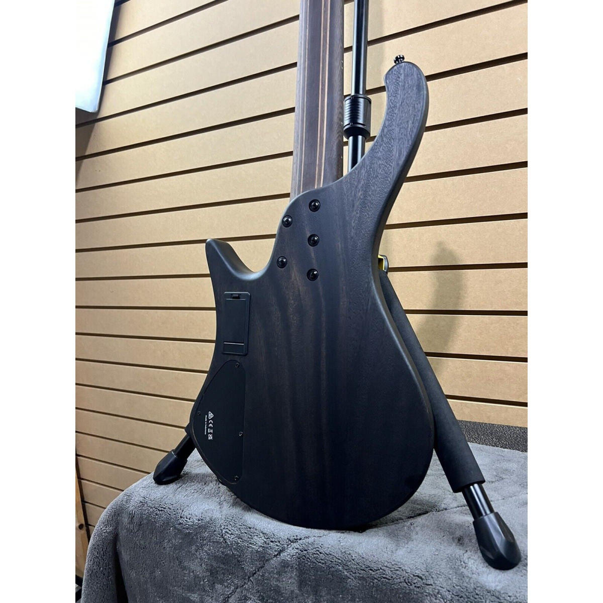 Đàn Guitar Bass 5-Dây Ibanez Bass Workshop, Ibanez EHB1505MS, Black Ice Flat w/Bag
