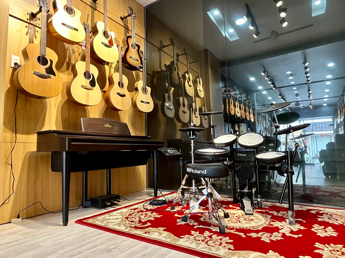 Minh Music Center Showroom 1