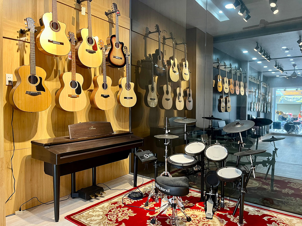 Minh Music Center Showroom  4