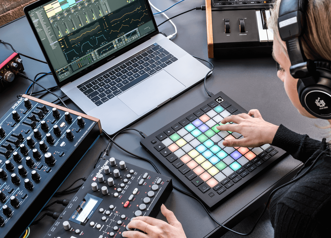MIDI Pad Controller Novation Launchpad Pro - Việt Music