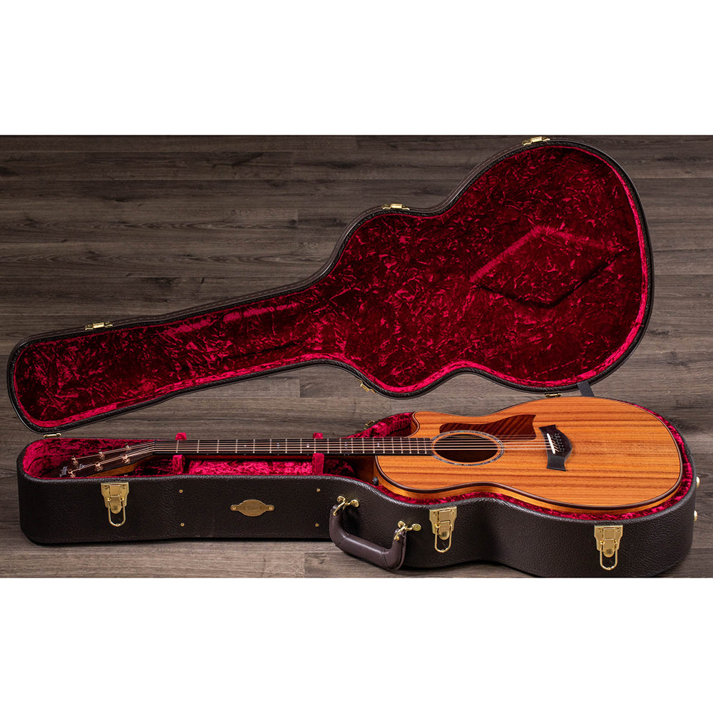 Guitar Taylor 724CE